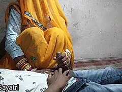 Ινδικό πρωκτικό σεξ στην ύπαιθρο με αξιολάτρευτο πορνό χωριού