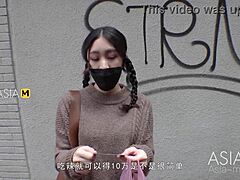 アジアのポルノビデオ:ストリートでのとオーガズム