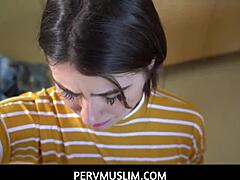 Muslimsk sex med en arabisk teenager i hijab i HD-video