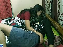 Une adolescente tamoule se fait baiser la chatte par un gros dhabhi indien en vidéo HD