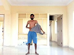 Rajesh'in yoğun mastürbasyon ve patlayıcı orgazm ile solo seansı