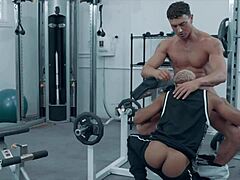 Ein schwuler Typ bekommt seinen Bodybuilder-Fix mit Marcel Tykes schwarzem Schwanz