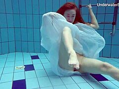 Диана Зеленкина и њена бивша девојка пливају голи