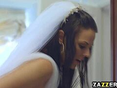 Simonyn svadobný deň je naplnený intenzívnym skupinovým sexom