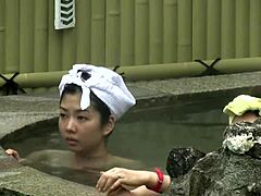 Азиатски сензуален: приключение на открито с баня с висока разделителна способност от Otome no Yus
