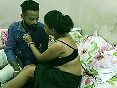 Il ragazzo nri indiano fa sesso segreto con il bellissimo tamil bhabhi in saree