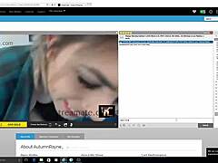 Uma adolescente com um cabelo curto enfrenta um pênis enorme em vídeo de webcam de alta definição