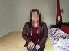 Min kæreste fra Latina giver et blowjob og har sex, indtil jeg får sperm
