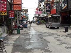 Thai Redlight: Et eventyr på en gående gade