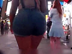 Video HD de un jugoso trasero latino en pantalones cortos apretados