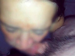 Colombiansk MILF får sin stramme røvhul kneppet af sin mand og hans kålede onkel i trekant