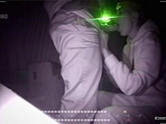 Een verborgen camera filmt echte koppels die seks hebben in de trein