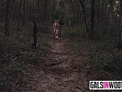 Goldie Rush ydmyger stor pik i skoven