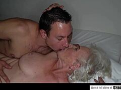 امرأة عجوز تخون زوجها مع شاب