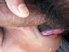 Gay Indian Hunk suce et baise jusqu'à l'orgasme