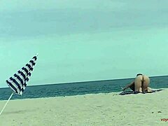 Nackte Strand-Cams und exhibitionistische Ehefrau: Die ultimative Fantasie eines Voyeurs