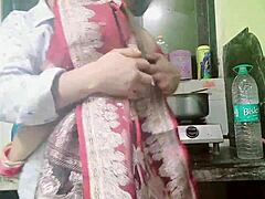 Η μεγάλη κωλάρα της Desi bhabhis παίρνει creampie μετά από μια σκληρή πίπα