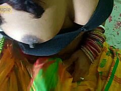 Se en desi chudayii ri en kuk i denne indiske XXX-videoen