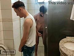 Video porno gay cu Big Marcos și un alt tip care își bagă fundul