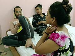 شاهد الفتيات الهنديات يمارسن الجنس الثلاثي العاطفي مع صديقهن المدفوع الأجر