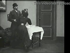 Zwei Jahrhunderte Vintage-Porno mit geilen Damen und haarigen Männern feiern