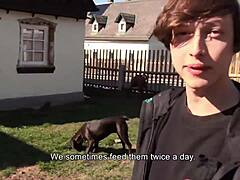 Twink Eropah menunggang zakar pasangannya dalam video POV