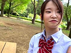 18-jarig Japans meisje wordt hard geneukt en smeekt om meer