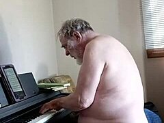 キャスティングのための裸のピアノレッスン
