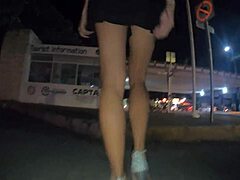 Σέξι πόδια με ψηλοτάκουνα πειράζουν και παίρνουν στον κώλο τους χαστούκια