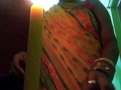 Električ izpolnjuje željo indijske bhabhi v vročem srečanju
