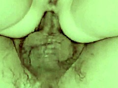 Moden milf får sin røv fyldt med sperm efter intens anal action