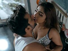 Desi-vaimo tyydyttää miehensä Hindi hardcore video