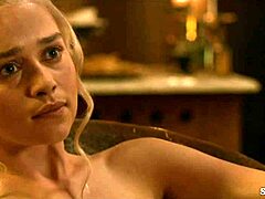 Emilia Clarkes sensuelle reise i Game of Thrones (2011-20 01:00)
