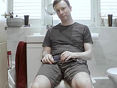 Amateur gay guy pleasures himself in underwear