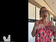 Jane Cane mostohaanyja szopja és mostohafia kemény videóban használja